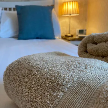 Guest house Leonards Field