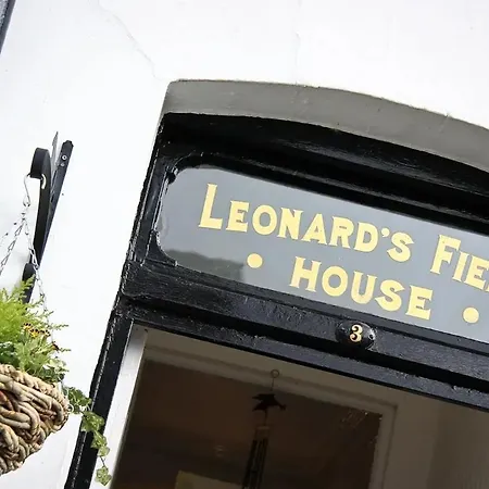 招待所 Leonards Field *